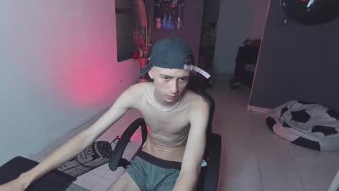 Snapshot of mattias_dantee chatting on February 7, 1:43 pm mattias online show from February 7, 1:43 pm