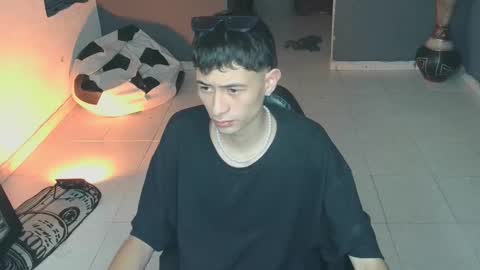 Snapshot of mattias_dantee chatting on February 10, 10:19 pm mattias online show from February 10, 10:19 pm