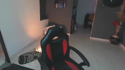 Snapshot of mattias_dantee chatting on February 12, 1:09 am mattias online show from February 12, 1:09 am