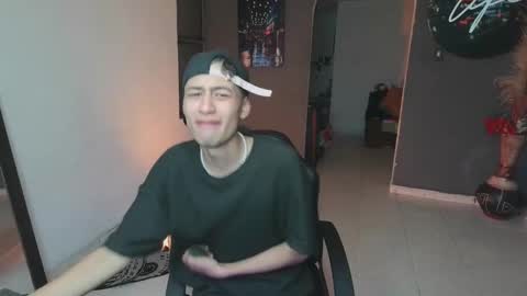 Snapshot of mattias_dantee chatting on February 12, 11:51 am mattias online show from February 12, 11:51 am