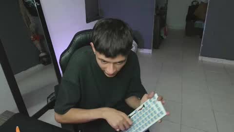 Snapshot of mattias_dantee chatting on February 12, 8:50 pm mattias online show from February 12, 8:50 pm