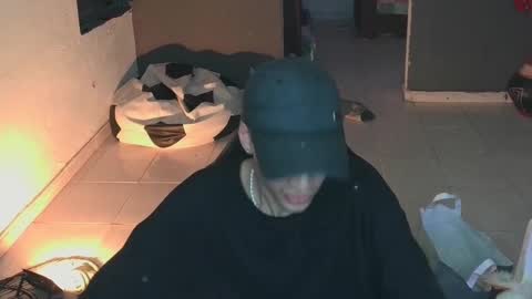 Snapshot of mattias_dantee chatting on February 19, 5:16 am mattias online show from February 19, 5:16 am