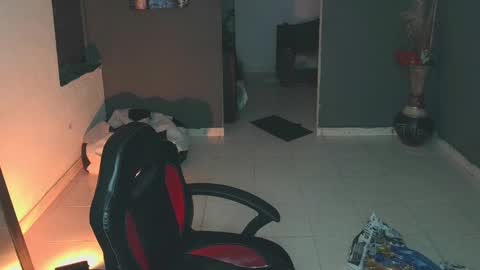 Snapshot of mattias_dantee chatting on February 20, 12:41 am mattias online show from February 20, 12:41 am