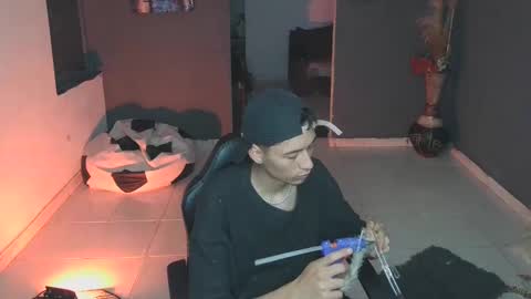 Snapshot of mattias_dantee chatting on February 21, 1:11 am mattias online show from February 21, 1:11 am