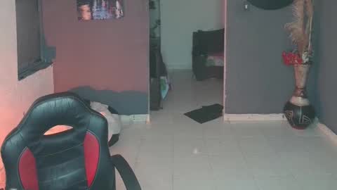 Snapshot of mattias_dantee chatting on February 21, 9:43 pm mattias online show from February 21, 9:43 pm