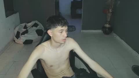 Snapshot of mattias_dantee chatting on February 22, 5:12 am mattias online show from February 22, 5:12 am