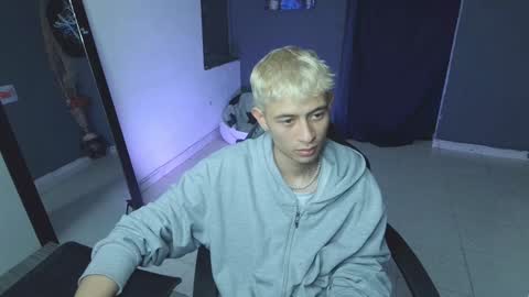 Snapshot of mattias_dantee chatting on February 26, 1:43 am mattias online show from February 26, 1:43 am