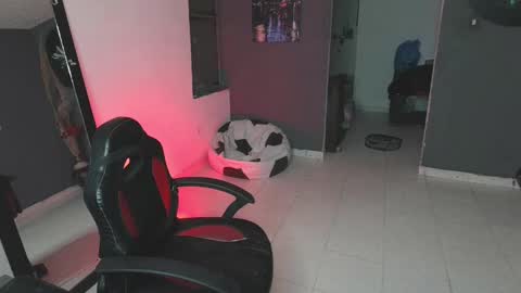 Snapshot of mattias_dantee chatting on February 27, 2:42 am mattias online show from February 27, 2:42 am