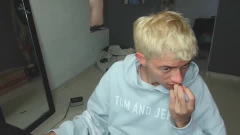 Snapshot of mattias_dantee chatting on February 27, 2:00 pm mattias online show from February 27, 2:00 pm