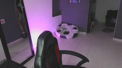 Snapshot of mattias_dantee chatting on February 28, 3:15 am mattias online show from February 28, 3:15 am