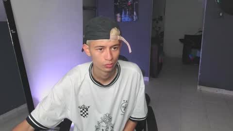 Snapshot of mattias_dantee chatting on March 3, 7:17 pm mattias online show from March 3, 7:17 pm