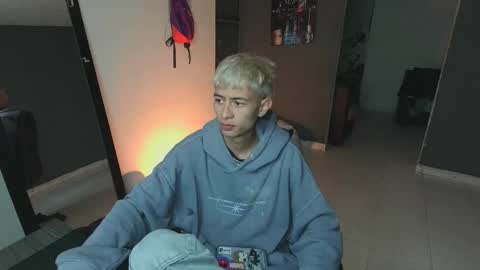 Snapshot of mattias_dantee chatting on March 4, 2:17 am mattias online show from March 4, 2:17 am