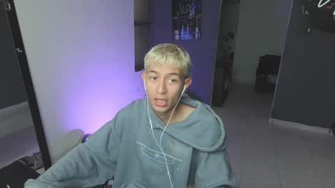 Snapshot of mattias_dantee chatting on March 4, 3:26 pm mattias online show from March 4, 3:26 pm