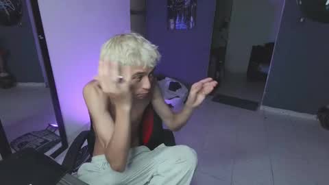 Snapshot of mattias_dantee chatting on March 7, 3:49 pm mattias online show from March 7, 3:49 pm