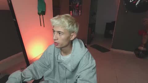 Snapshot of mattias_dantee chatting on March 10, 1:01 am mattias online show from March 10, 1:01 am