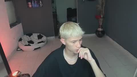 Snapshot of mattias_dantee chatting on March 11, 4:51 pm mattias online show from March 11, 4:51 pm