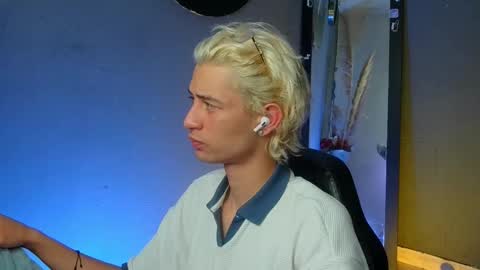 Snapshot of mattias_dantee chatting on September 16, 7:09 am mattias online show from September 16, 7:09 am