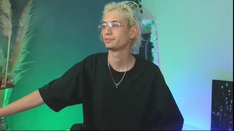 Snapshot of mattias_dantee chatting on September 27, 3:00 am mattias online show from September 27, 3:00 am