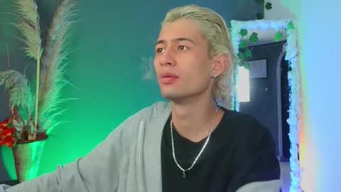 Snapshot of mattias_dantee chatting on October 2, 2:29 am mattias online show from October 2, 2:29 am