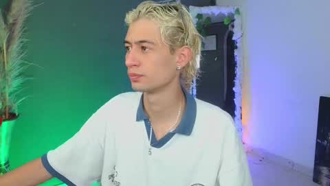 Snapshot of mattias_dantee chatting on October 4, 4:16 pm mattias online show from October 4, 4:16 pm