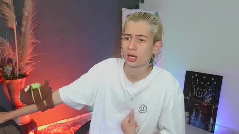 Snapshot of mattias_dantee chatting on October 7, 3:14 am mattias online show from October 7, 3:14 am