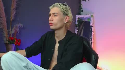 Snapshot of mattias_dantee chatting on October 19, 2:23 am mattias online show from October 19, 2:23 am