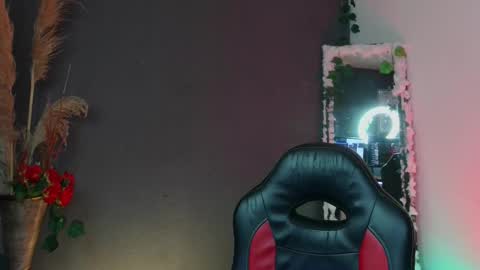 Snapshot of mattias_dantee chatting on October 21, 12:33 am mattias online show from October 21, 12:33 am