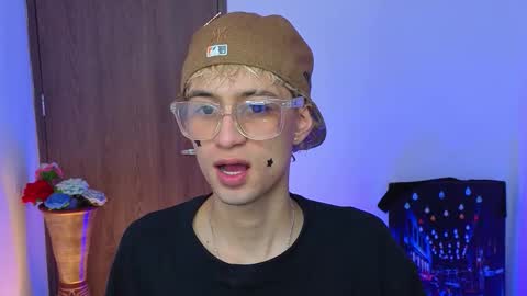 Snapshot of mattias_dantee chatting on March 17, 5:44 am mattias online show from March 17, 5:44 am