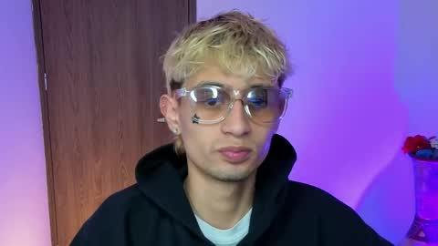 Snapshot of mattias_dantee chatting on April 7, 3:07 am mattias online show from April 7, 3:07 am