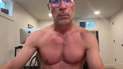 maturefit1 online show from March 3, 10:48 pm