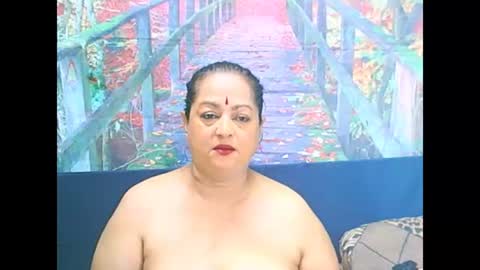Snapshot of matureindian654u chatting on February 6, 10:07 am matureindian654u online show from February 6, 10:07 am