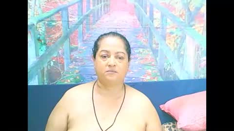 Snapshot of matureindian654u chatting on February 7, 11:47 am matureindian654u online show from February 7, 11:47 am