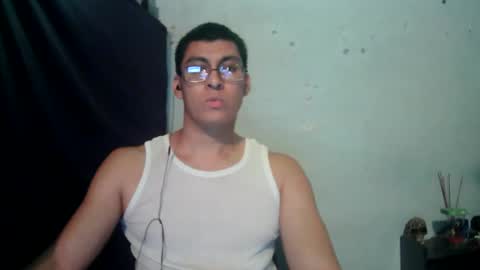 Snapshot of maurodirty chatting on June 6, 8:52 am Mauro online show from June 6, 8:52 am