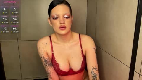 Mavis online show from February 5, 10:03 pm