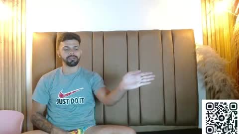 Snapshot of max_ashley_mds chatting on June 5, 1:50 pm Max Ashley online show from June 5, 1:50 pm