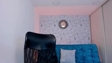 max D. online show from March 4, 12:33 pm