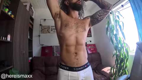 Snapshot of max_greenn chatting on October 25, 4:24 pm Max Follow me IGX hereismaxx online show from October 25, 4:24 pm