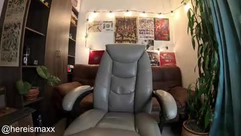 Snapshot of max_greenn chatting on October 29, 1:41 am Max Follow me IGX hereismaxx online show from October 29, 1:41 am