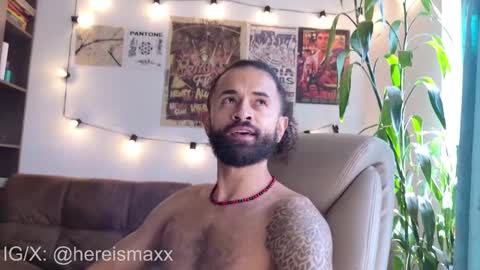 Snapshot of max_greenn chatting on November 19, 2:50 pm Max Follow me IGX hereismaxx online show from November 19, 2:50 pm