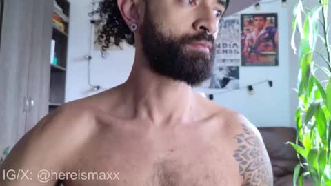 Snapshot of max_greenn chatting on November 25, 2:39 pm Max Follow me IGX hereismaxx online show from November 25, 2:39 pm
