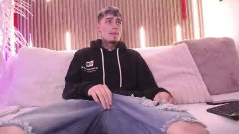 Max online show from February 15, 12:36 pm