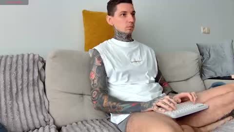 Snapshot of max_reaves chatting on July 17, 6:42 am online show from July 17, 6:42 am