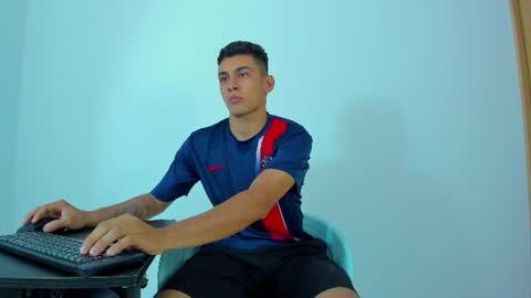 MAX     online show from July 8, 11:31 pm