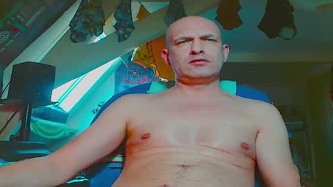 maxhardcore77 online show from April 14, 6:30 am