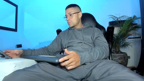 MAXI      online show from January 10, 2:35 am