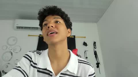 Maximiliano online show from November 22, 7:02 pm