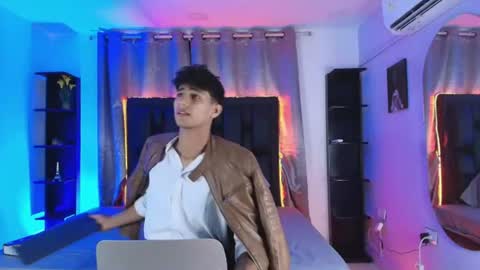Maximo online show from June 22, 4:15 pm
