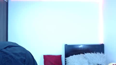 Independent Model online show from January 8, 3:20 am