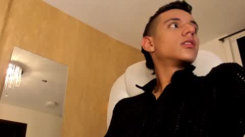 Snapshot of maximuss_19 chatting on December 11, 11:21 pm Maximus online show from December 11, 11:21 pm