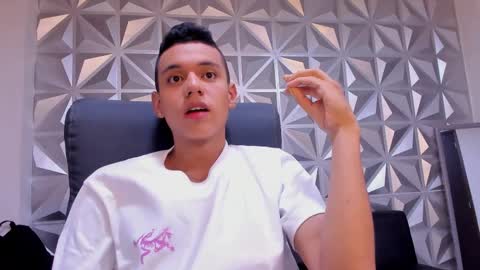 Snapshot of maximuss_19 chatting on December 12, 7:15 pm Maximus online show from December 12, 7:15 pm